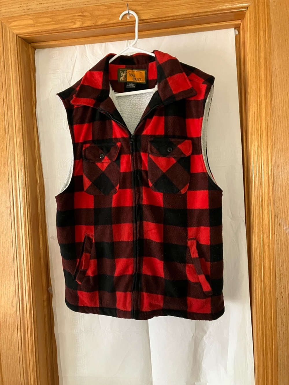 Trail Crest Men’s M Red & Black Buffalo Plaid Sleeveless zippered Vest